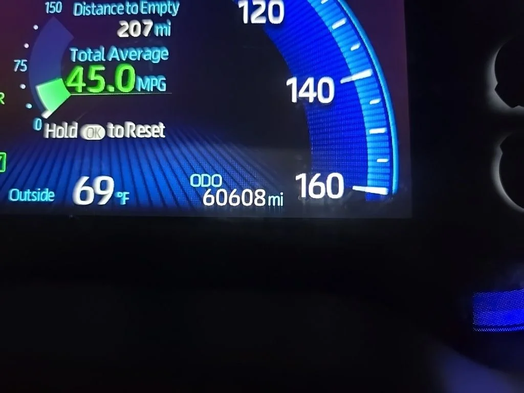 Used 2020 White Toyota LE image 22