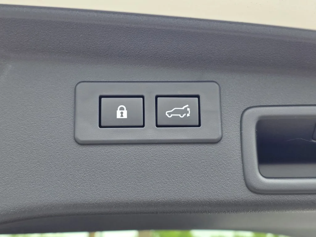 New 2026 CRYSTAL WHITE PEARL Subaru Limited image 10