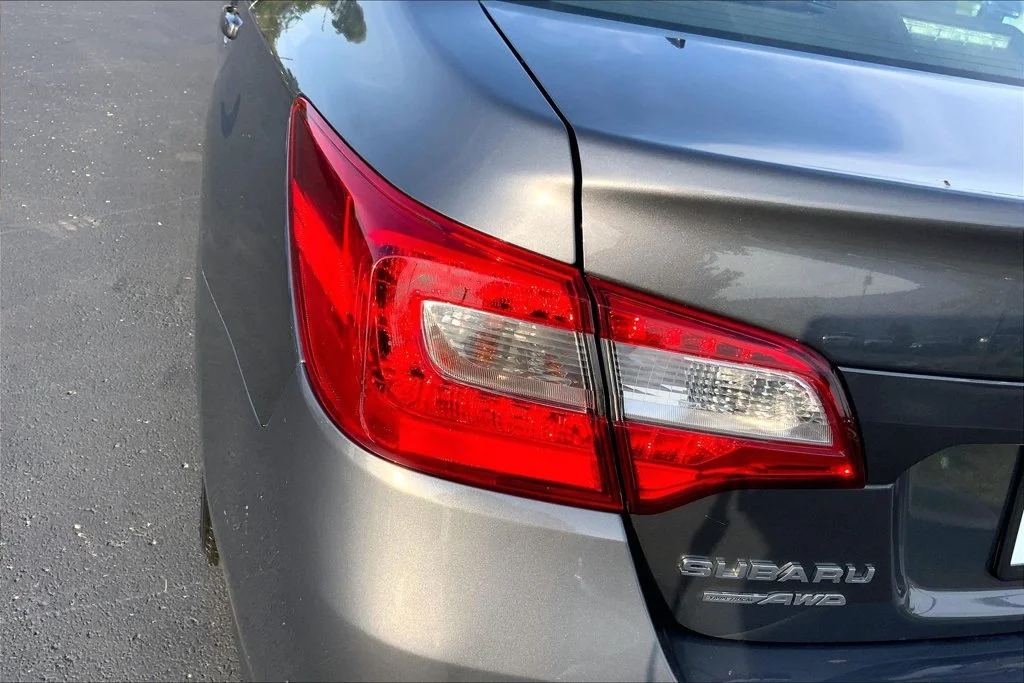 Used 2018 Gray Subaru 2.5i image 33