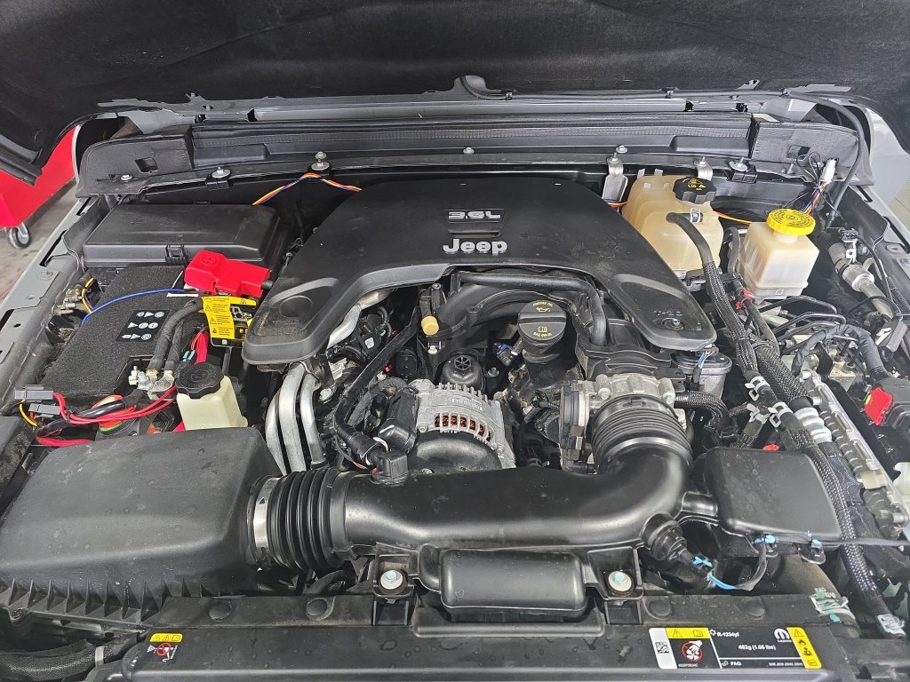 Used 2021 Gray Jeep Mojave image 23