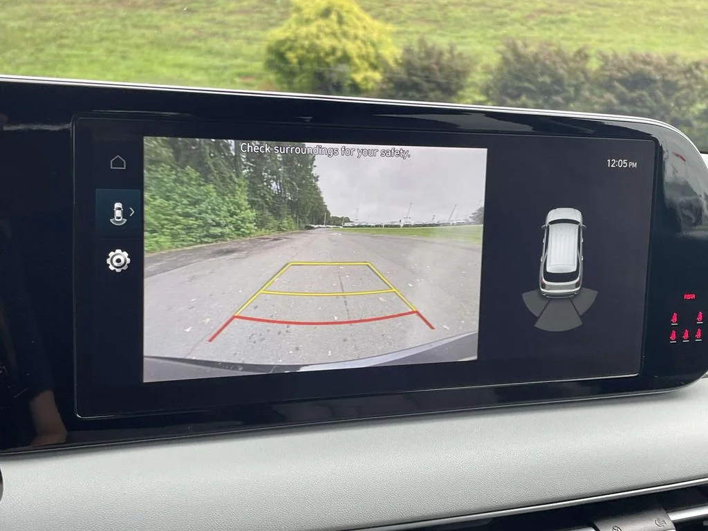Used 2025 Black Hyundai SEL image 28