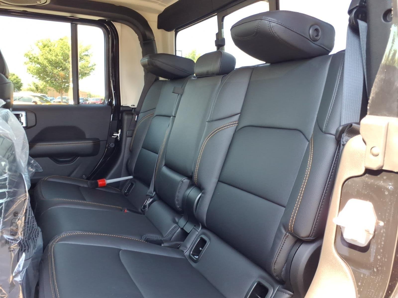 New 2026 Black Clear-Coat Exterior Paint Jeep Sahara image 19