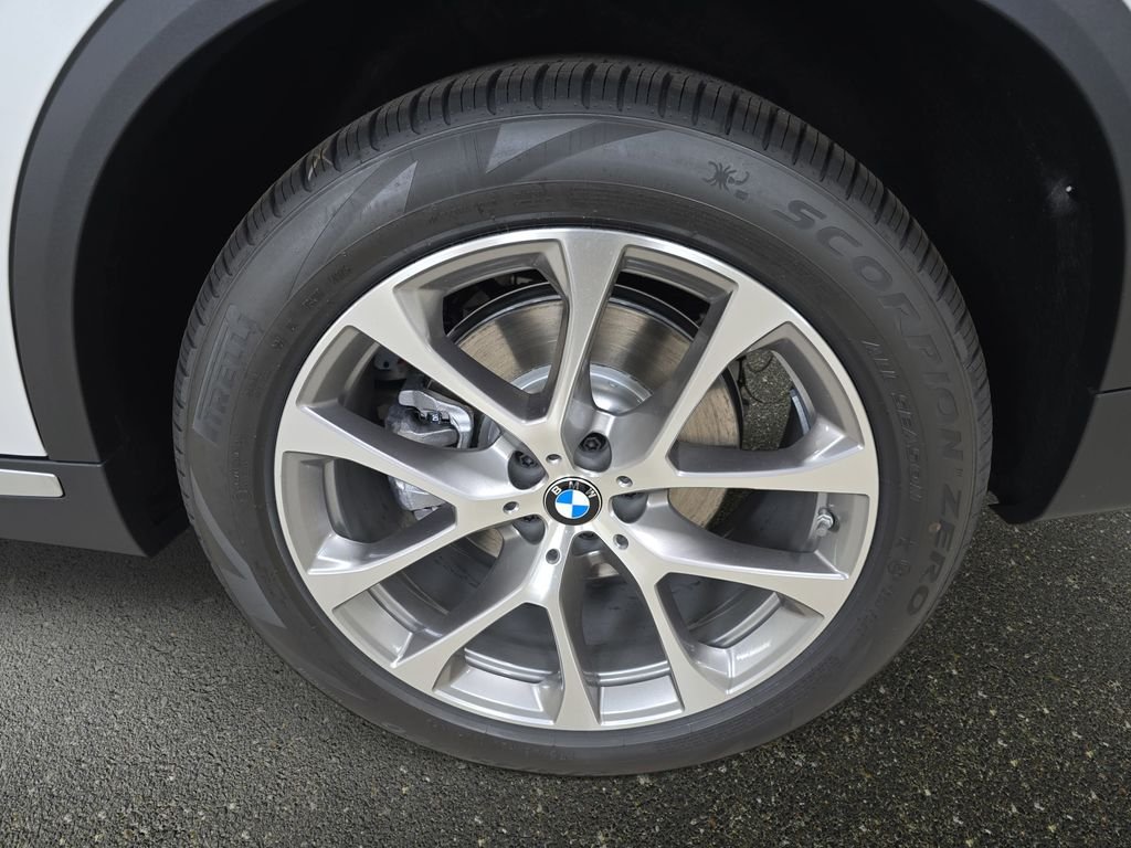 New 2026 Mineral White Metallic BMW xDrive40i image 21