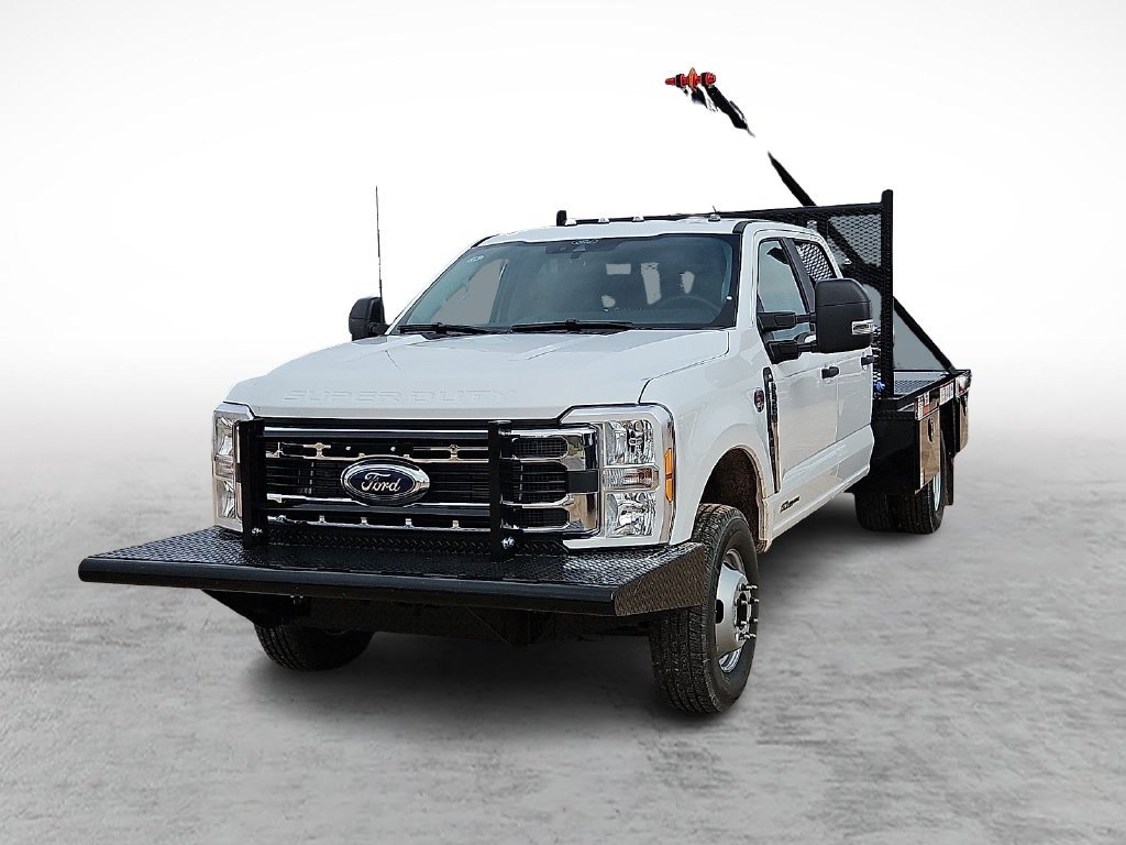 New 2026 Oxford White Ford F-350® XL image 4