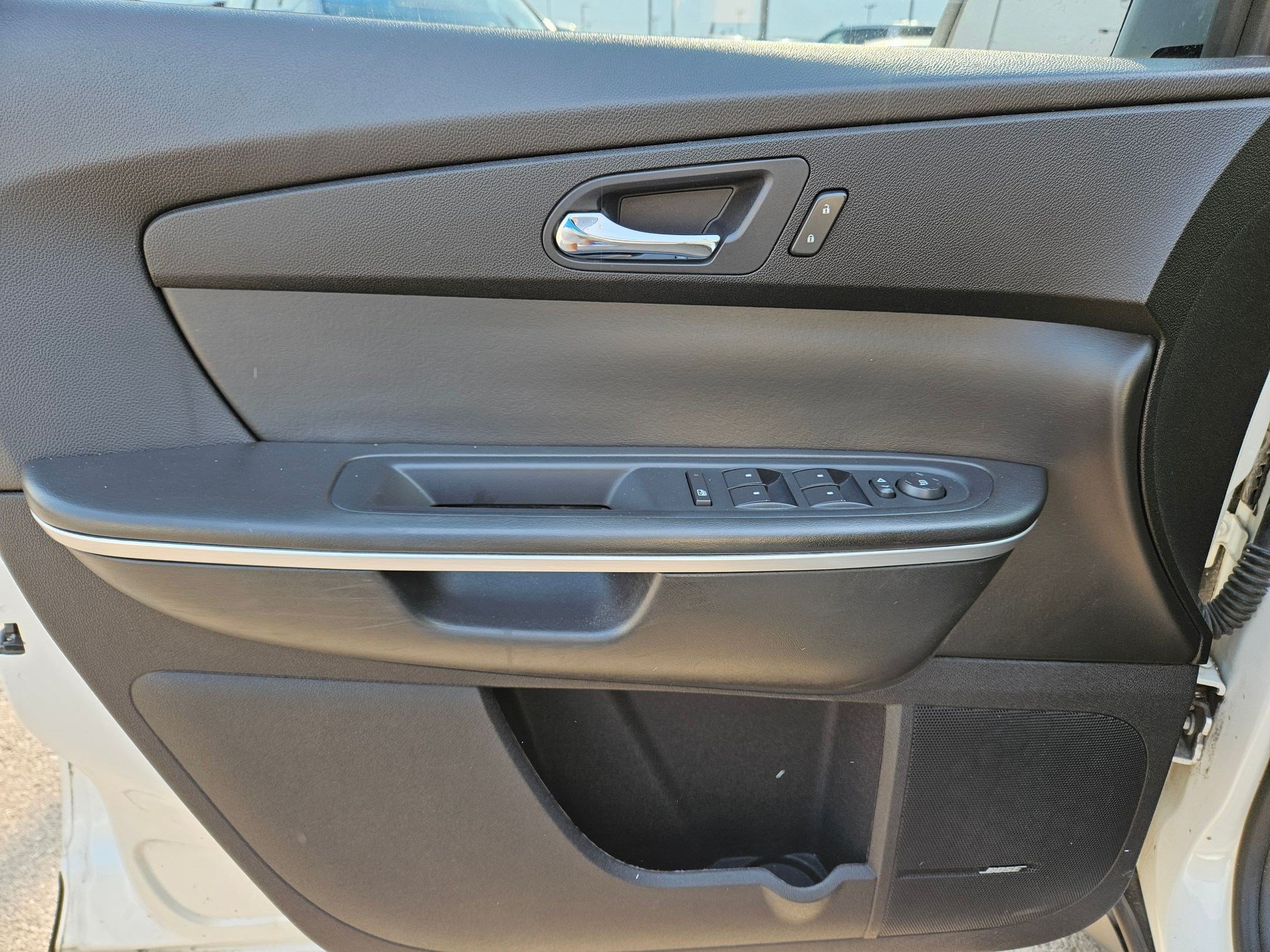 Used 2010 White Diamond Tricoat GMC SLT1 image 12