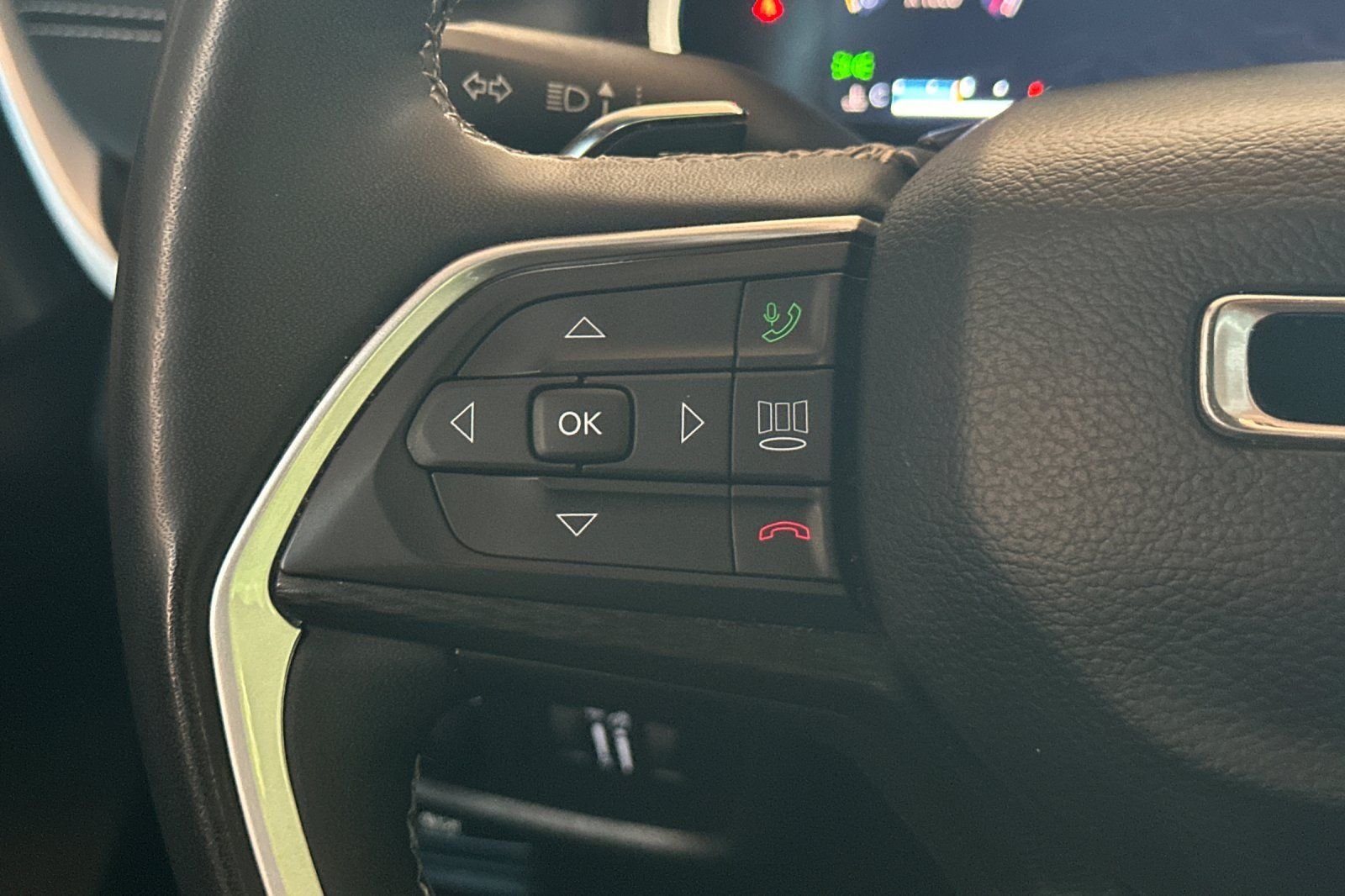Used 2023 Gray Jeep Altitude image 32