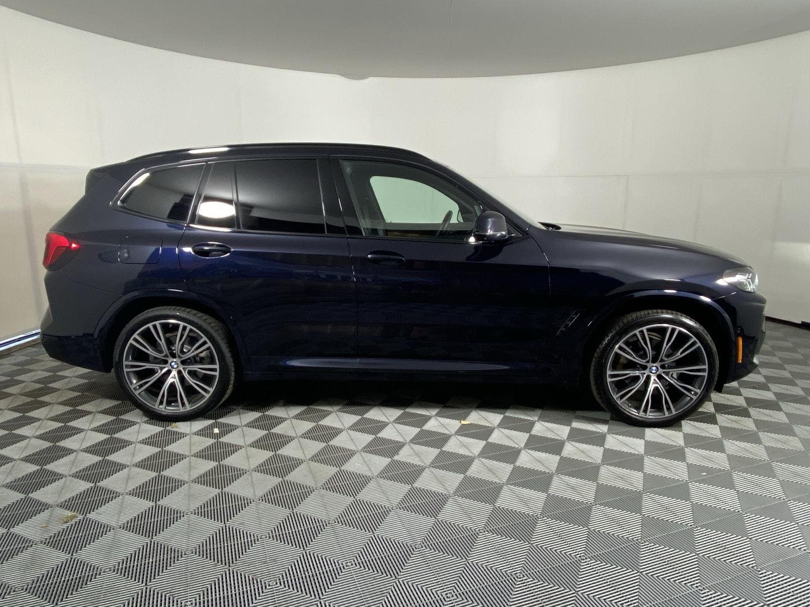 Used 2024 Carbon Black Metallic BMW xDrive30i image 10
