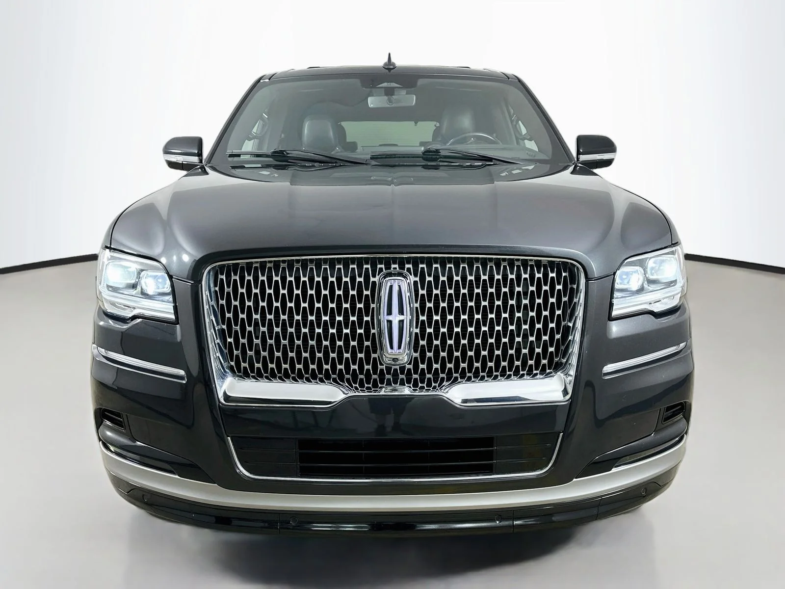 Used 2023 Gray Lincoln  image 2