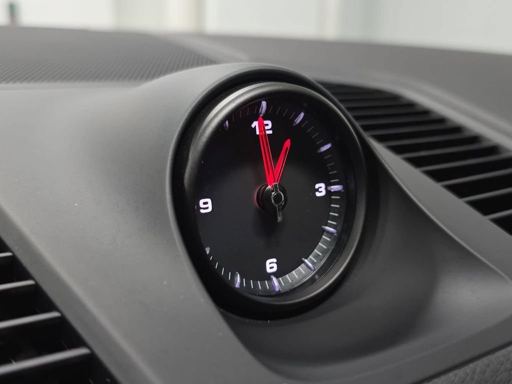 Certified Used 2023  Porsche Base image 21