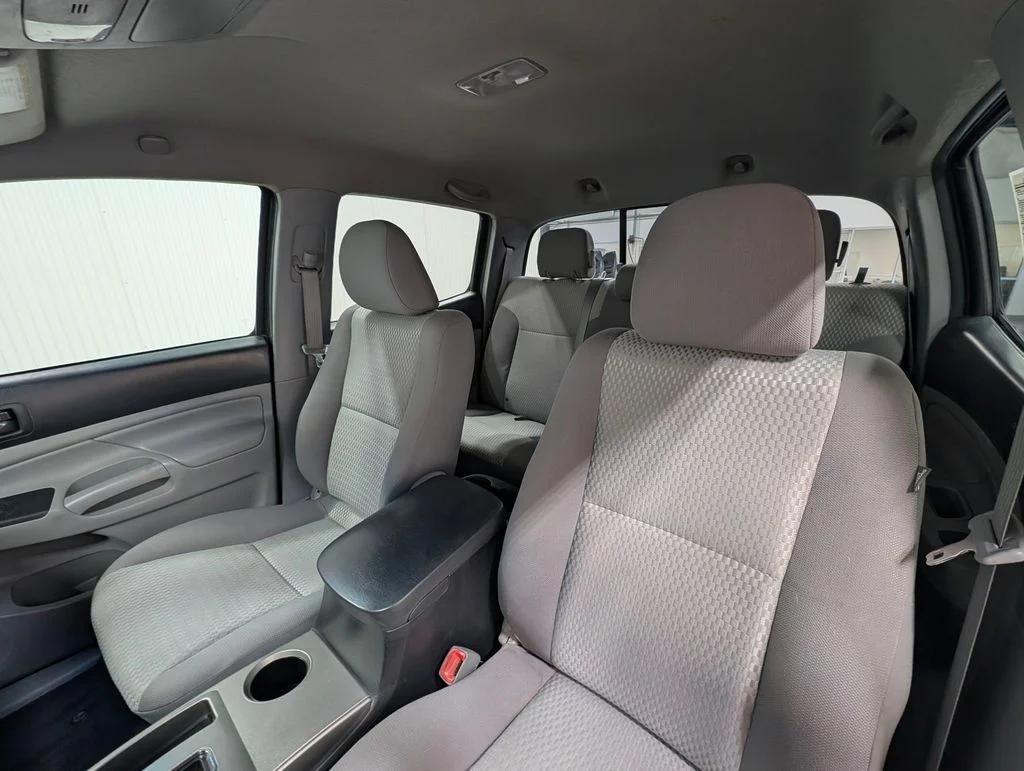 Used 2015 Black Toyota Base image 11