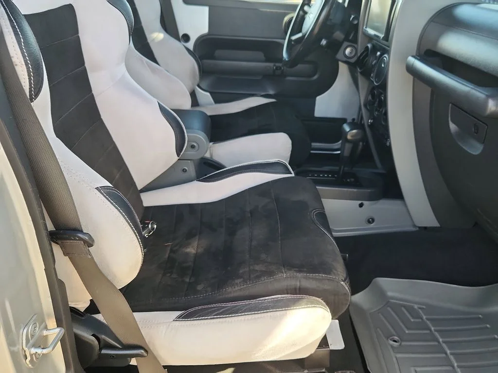 Used 2007 Silver Jeep Unlimited Rubicon image 13