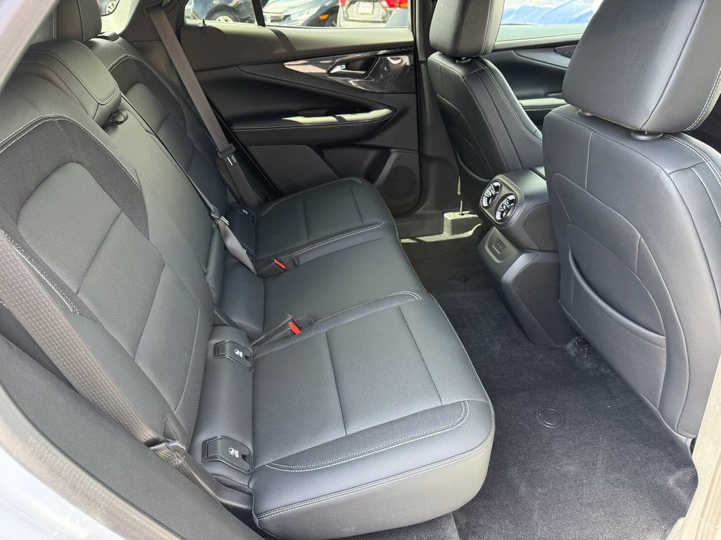 Used 2024 Summit White Chevrolet LT image 18