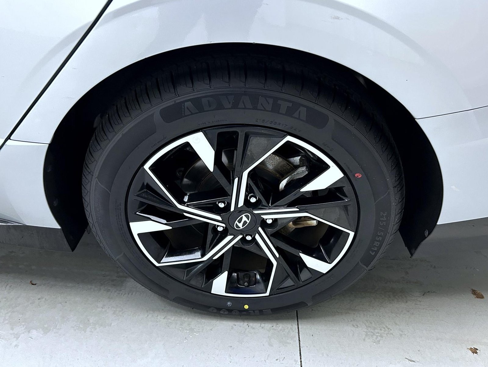 Used 2025 Silver Hyundai SEL image 22