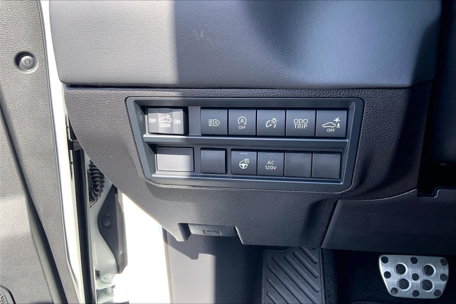 New 2026 Wind Chill Pearl Toyota Platinum image 20