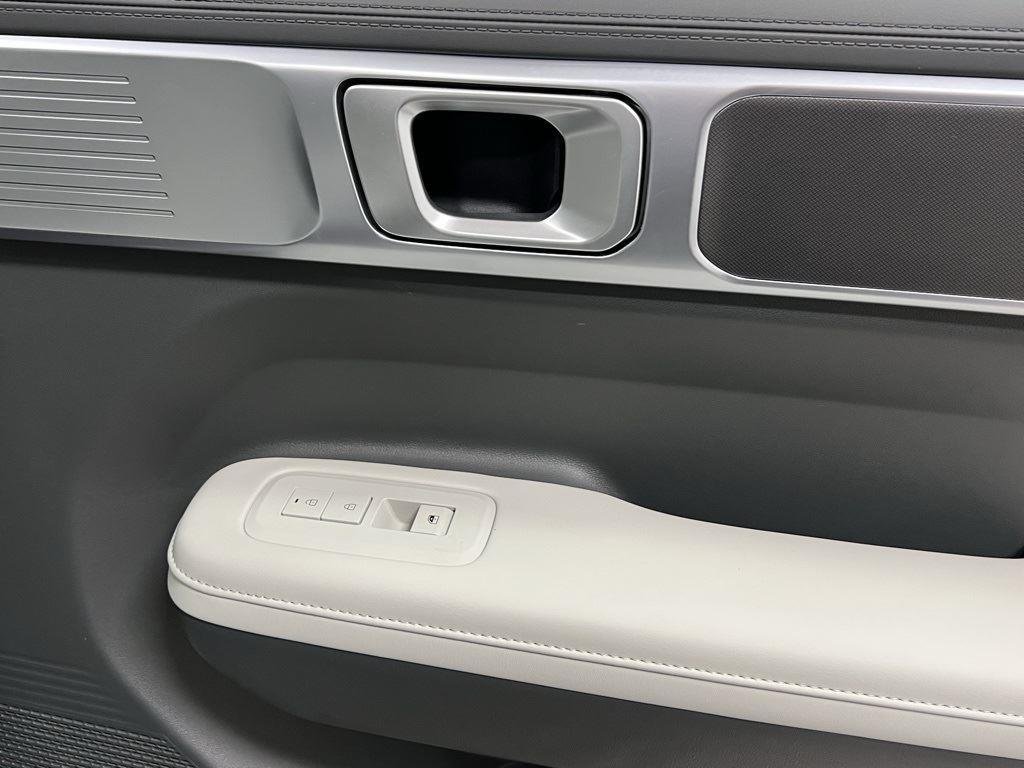 New 2025 Shimmering Silver Hyundai SEL AWD image 22