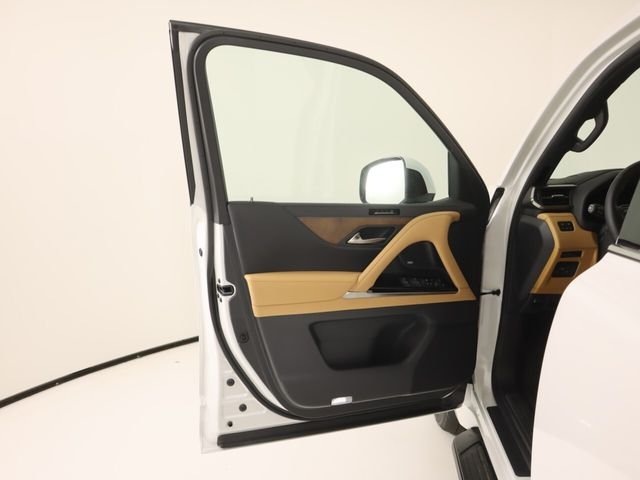 New 2026 Eminent White Pearl Lexus  600 LUXURY image 10