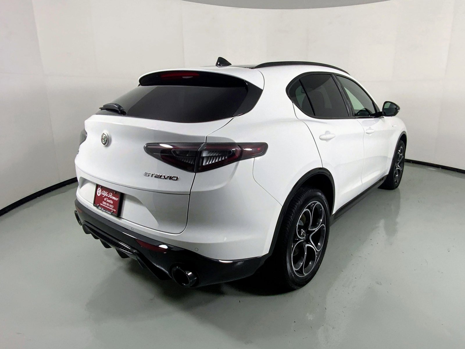 2025 Alfa Romeo Stelvio Sprint Base photo 2