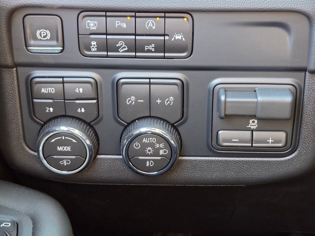 2026 Chevrolet Suburban High Country - Photo 16