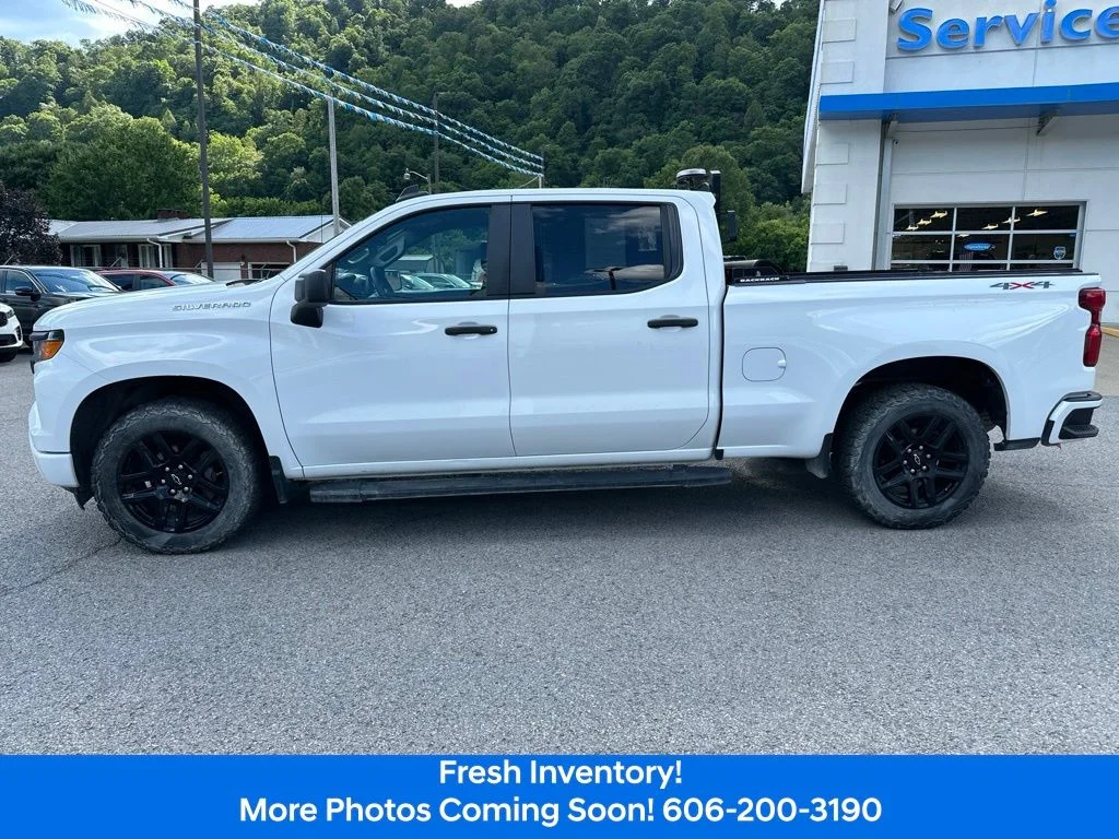 Used 2023  Chevrolet Custom image 2