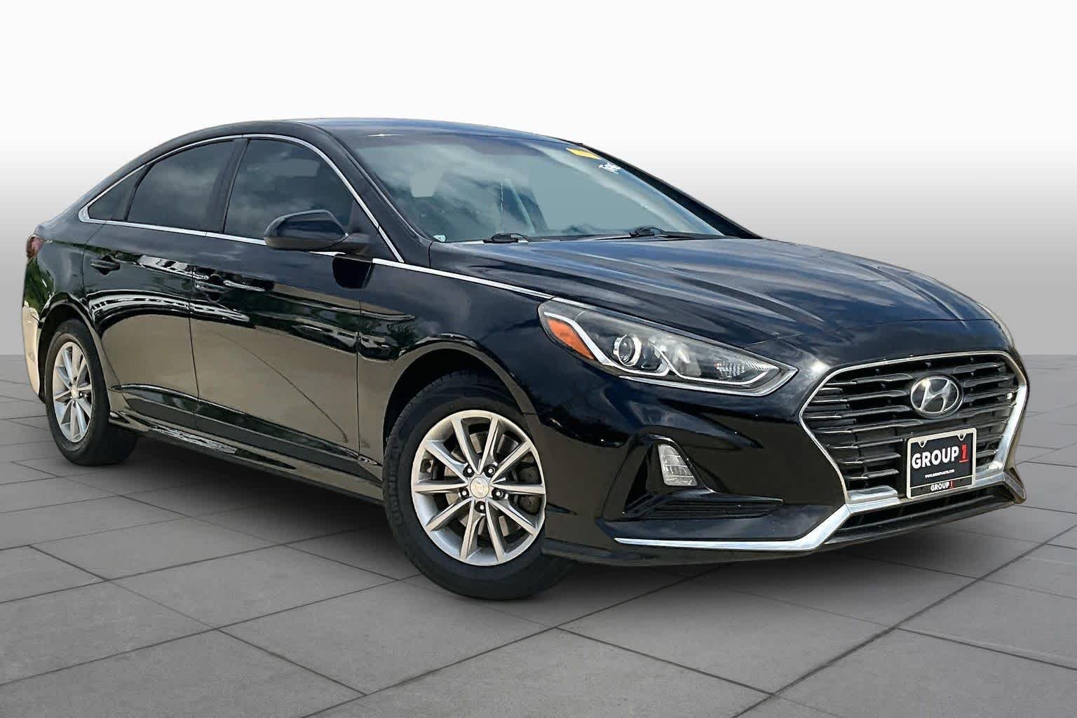 Used 2019 Phantom Black Hyundai SE image 3