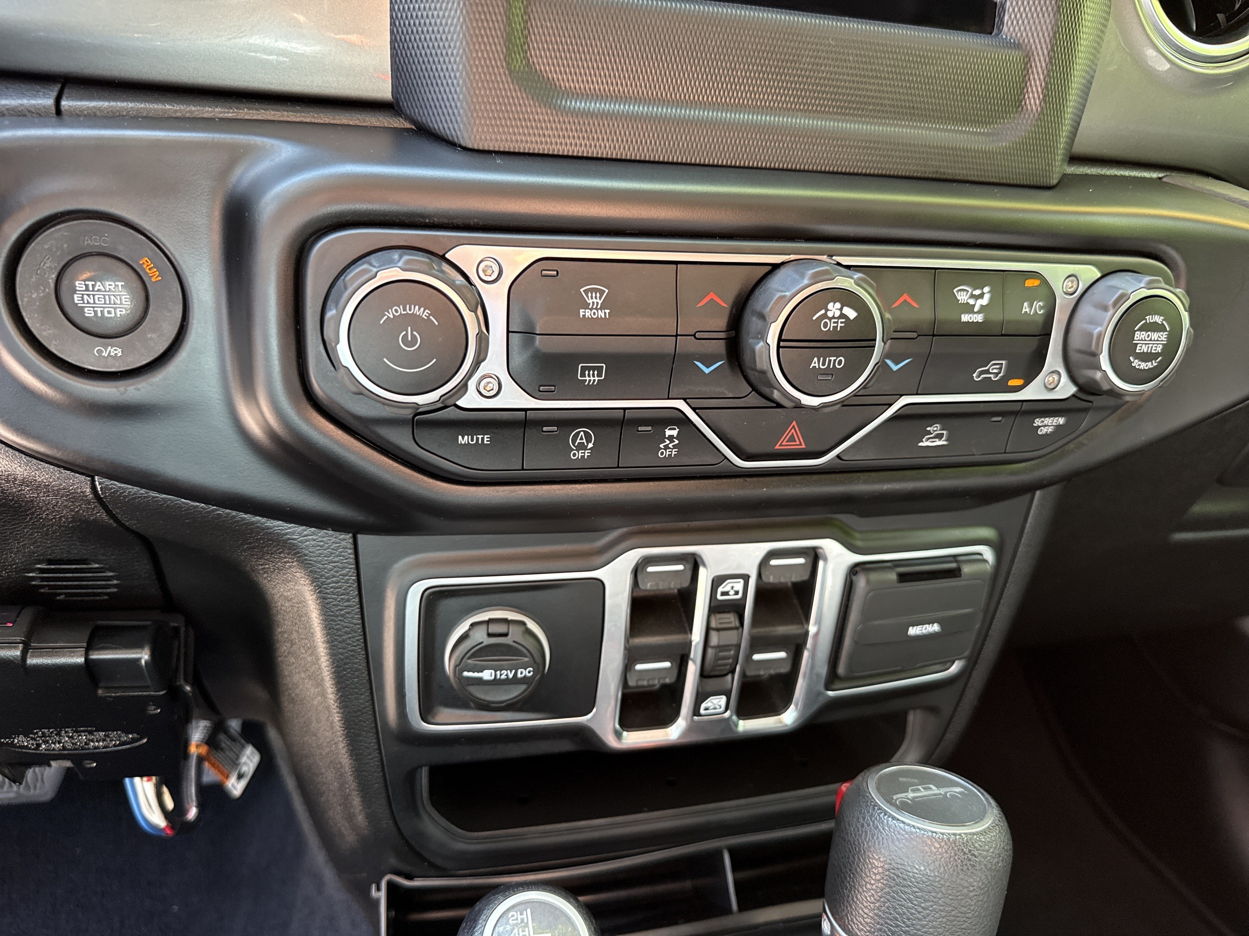 Used 2021 Black Clearcoat Jeep Overland image 29