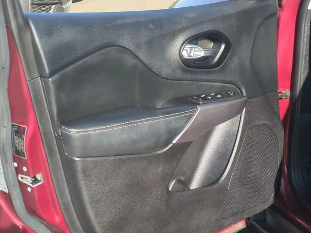 Used 2021 Red Jeep Latitude Lux image 30
