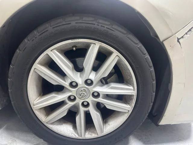 Used 2015 Silver Toyota XLE image 4