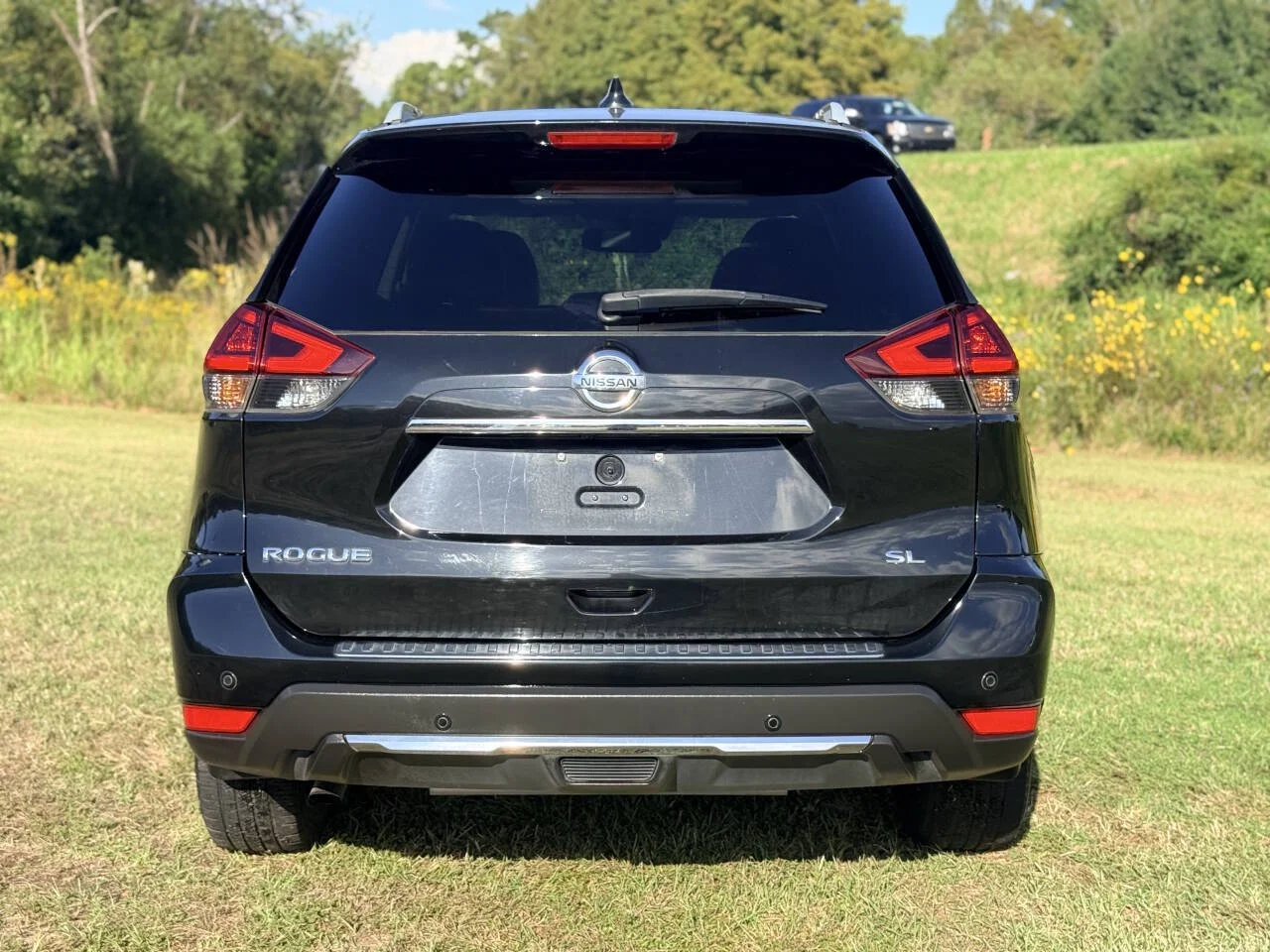 Used 2019 Black Nissan SL 4dr Crossover image 4