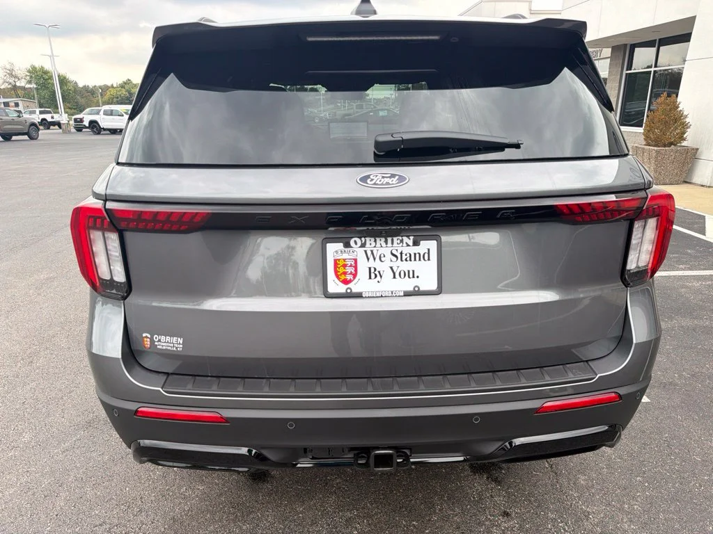 New 2027 Carbonized Gray Metallic Ford ST-Line image 4
