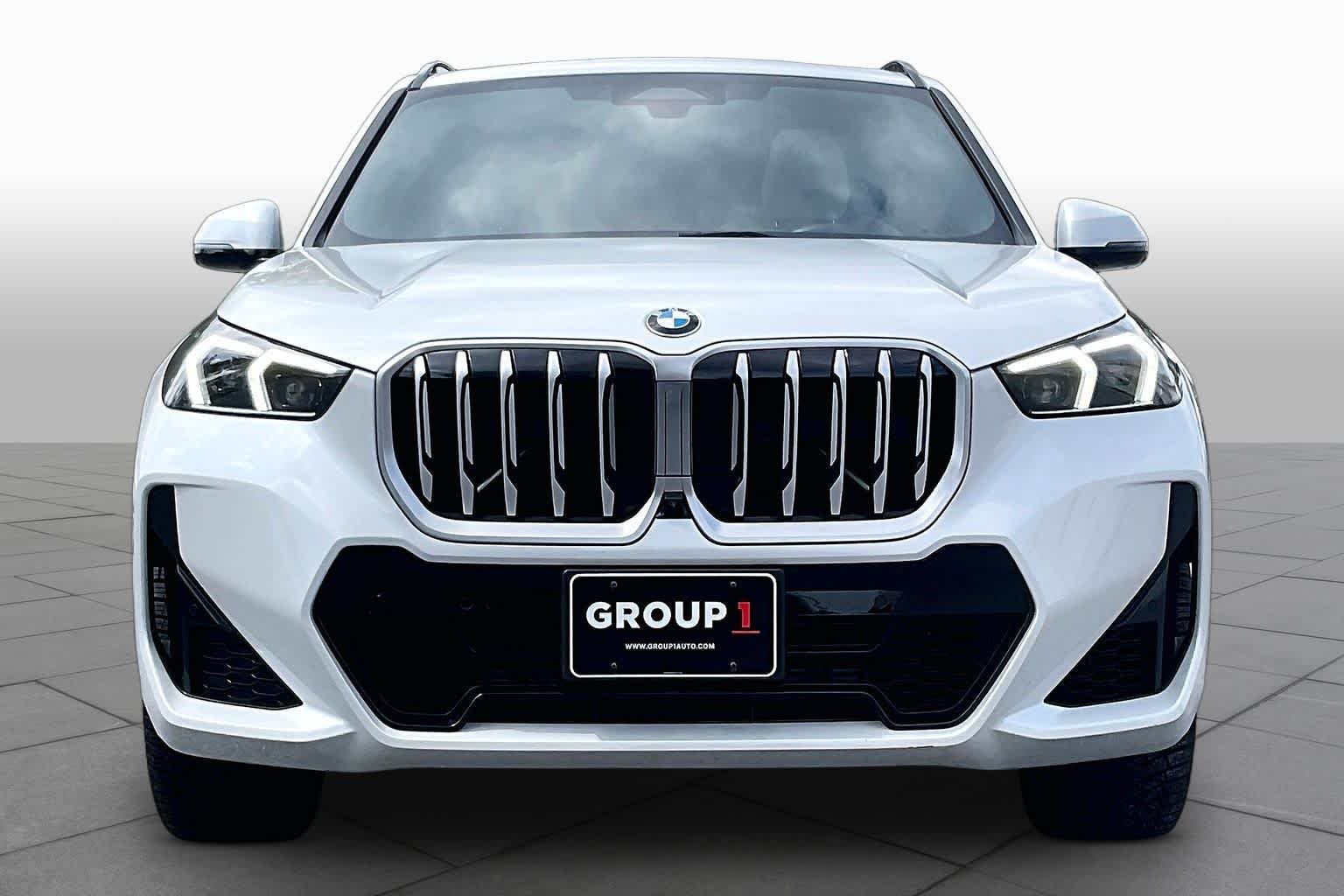 Used 2023 Mineral White Metallic BMW xDrive28i image 3