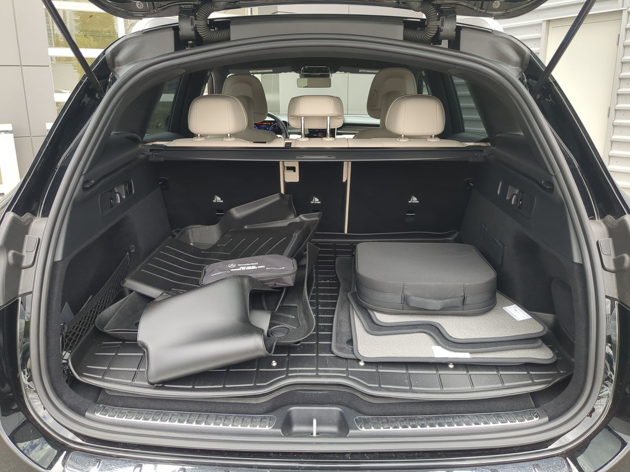 Used 2025 Black Mercedes-Benz GLC 350e image 28