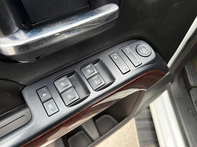 Used 2014 White GMC SLE image 16