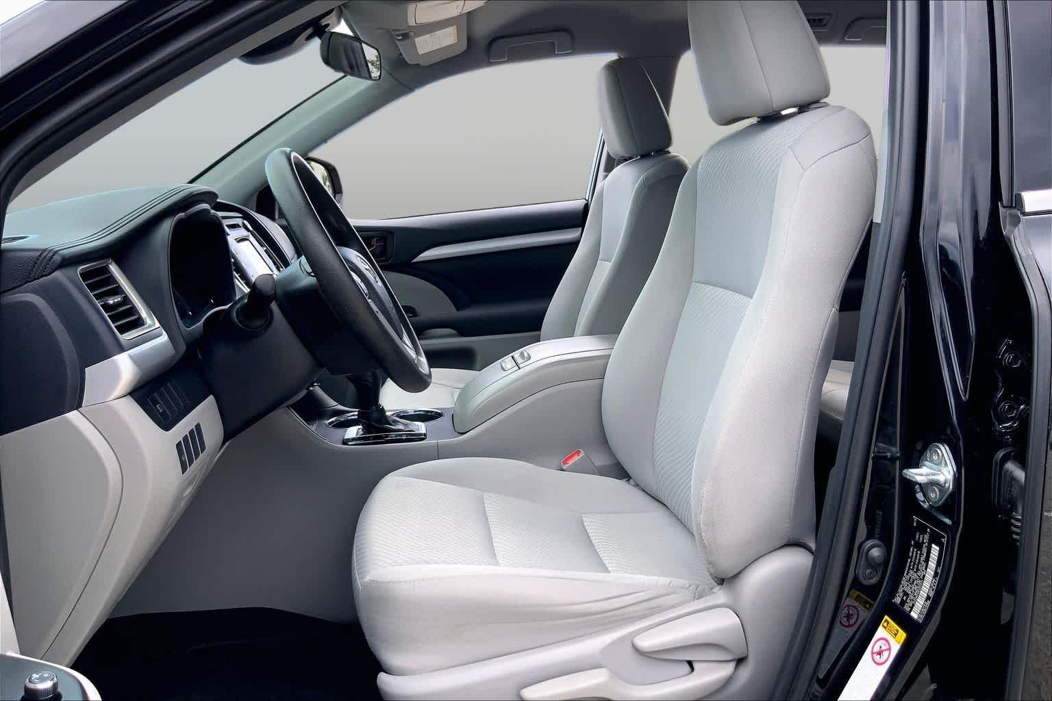Used 2019 Midnight Black Metallic Toyota LE image 8