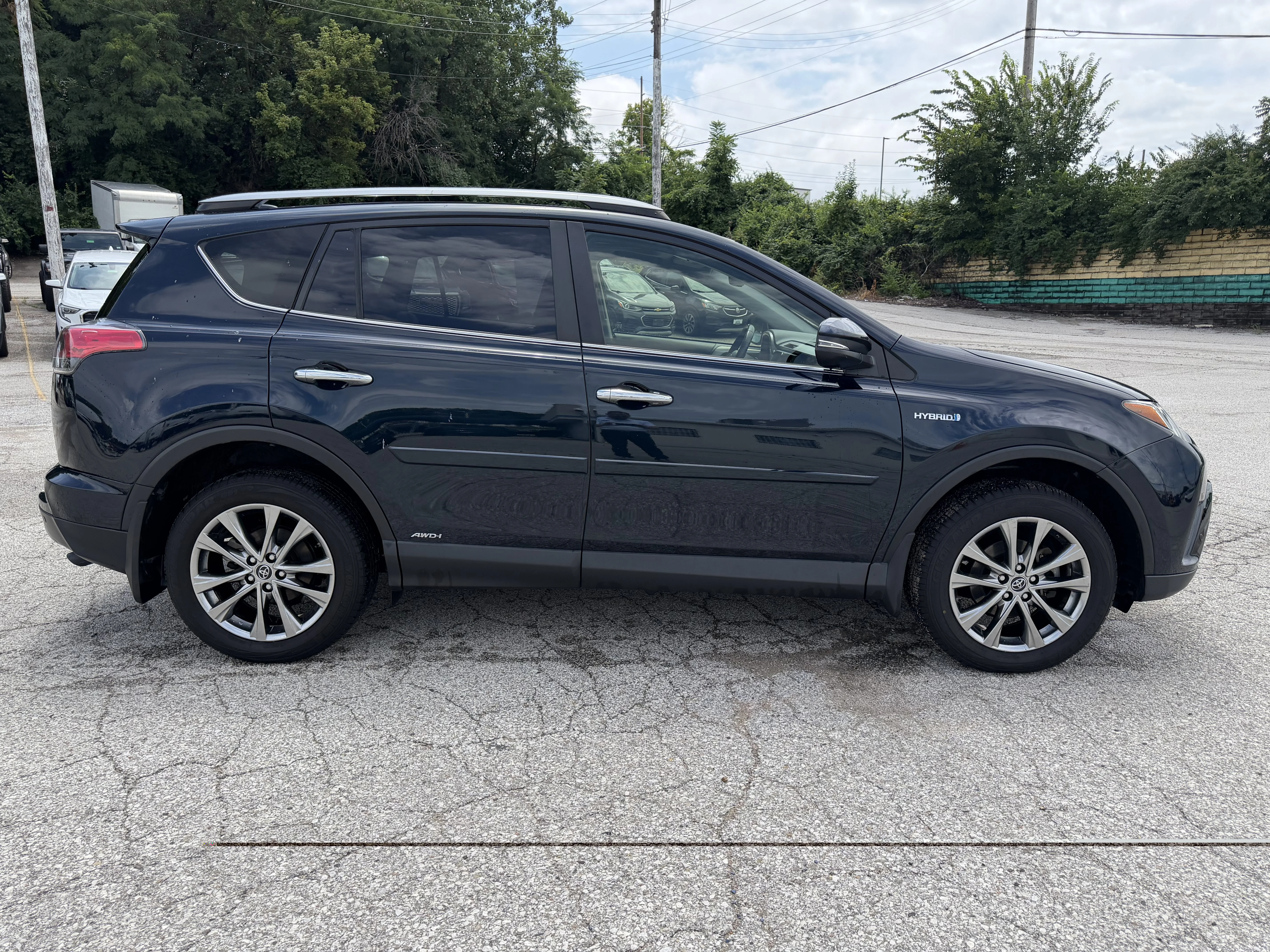 Used 2018 Aqua Toyota Hybrid Limited image 8