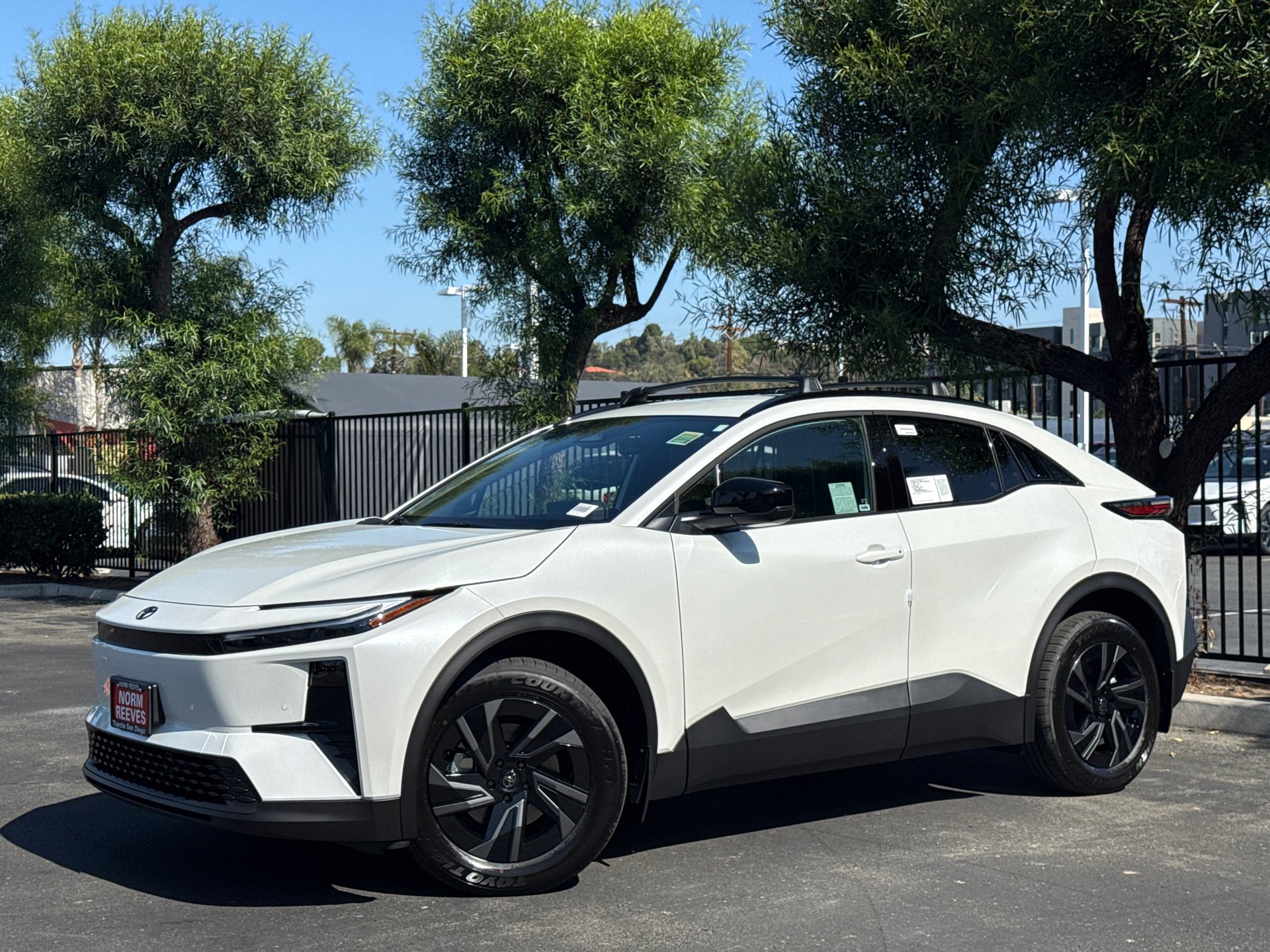 New 2026 Wind Chill Pearl <sup>1</sup> Toyota  SE image 2
