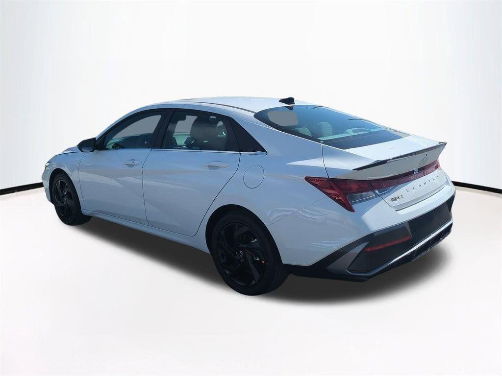 New 2026 White Hyundai SEL Sport Premium image 7