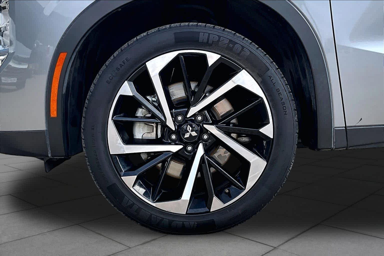 Used 2024 Mercury Gray Metallic Mitsubishi SE image 10