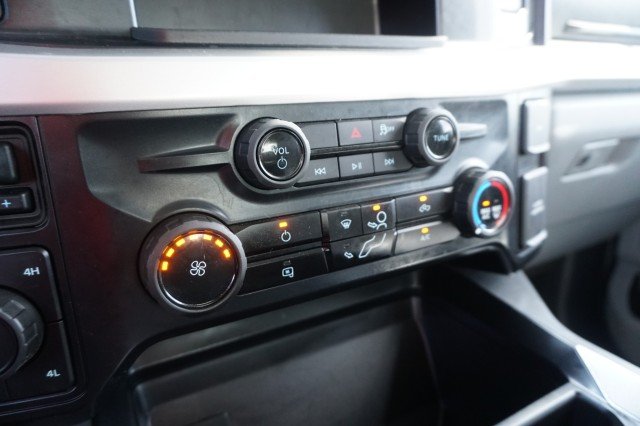 Used 2025 Oxford White Ford XLT image 31
