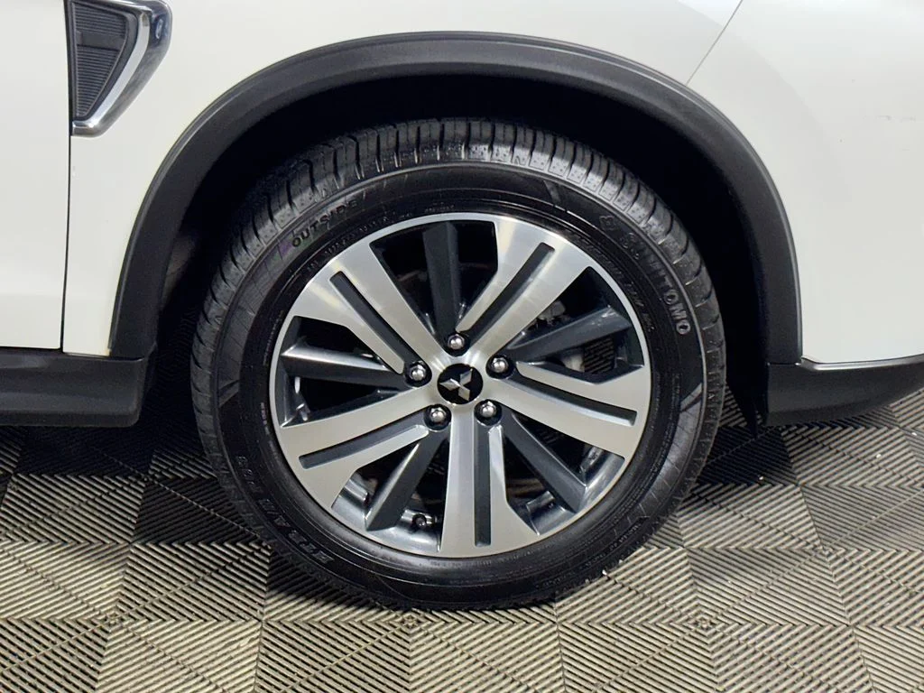 Used 2021 White Mitsubishi 2.0 SE image 22