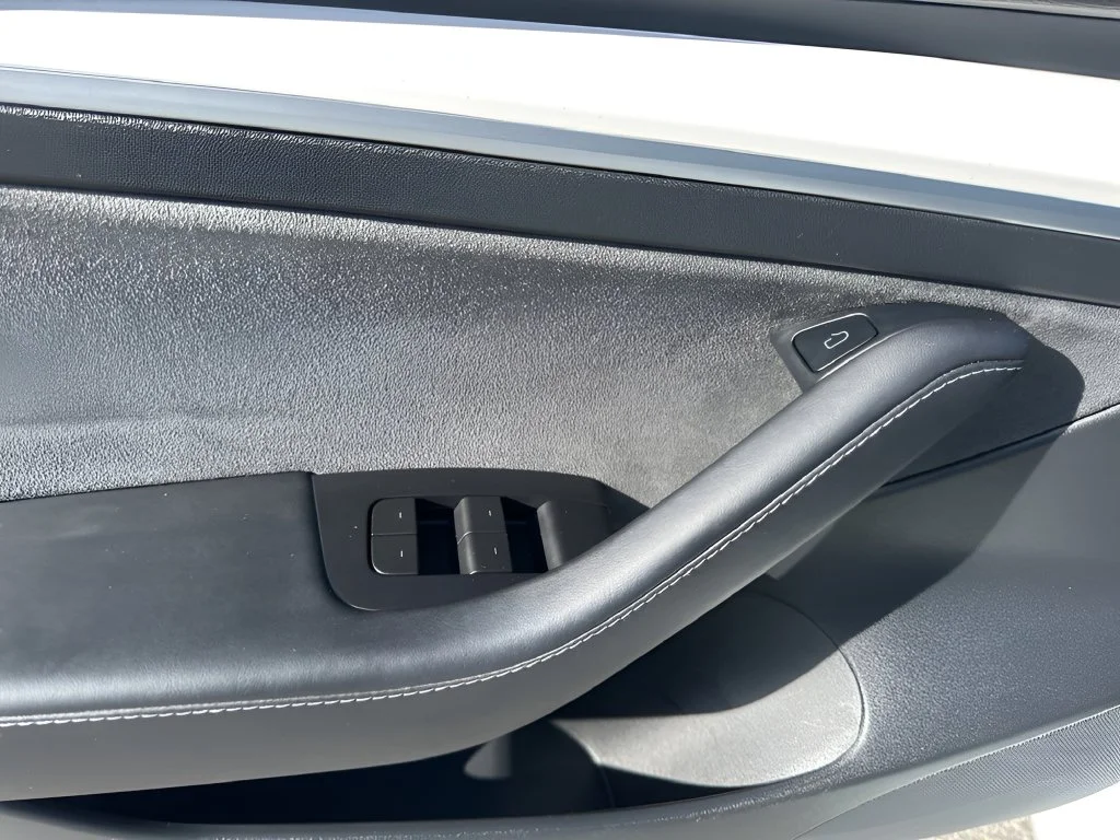 Used 2022 White Tesla Base image 29