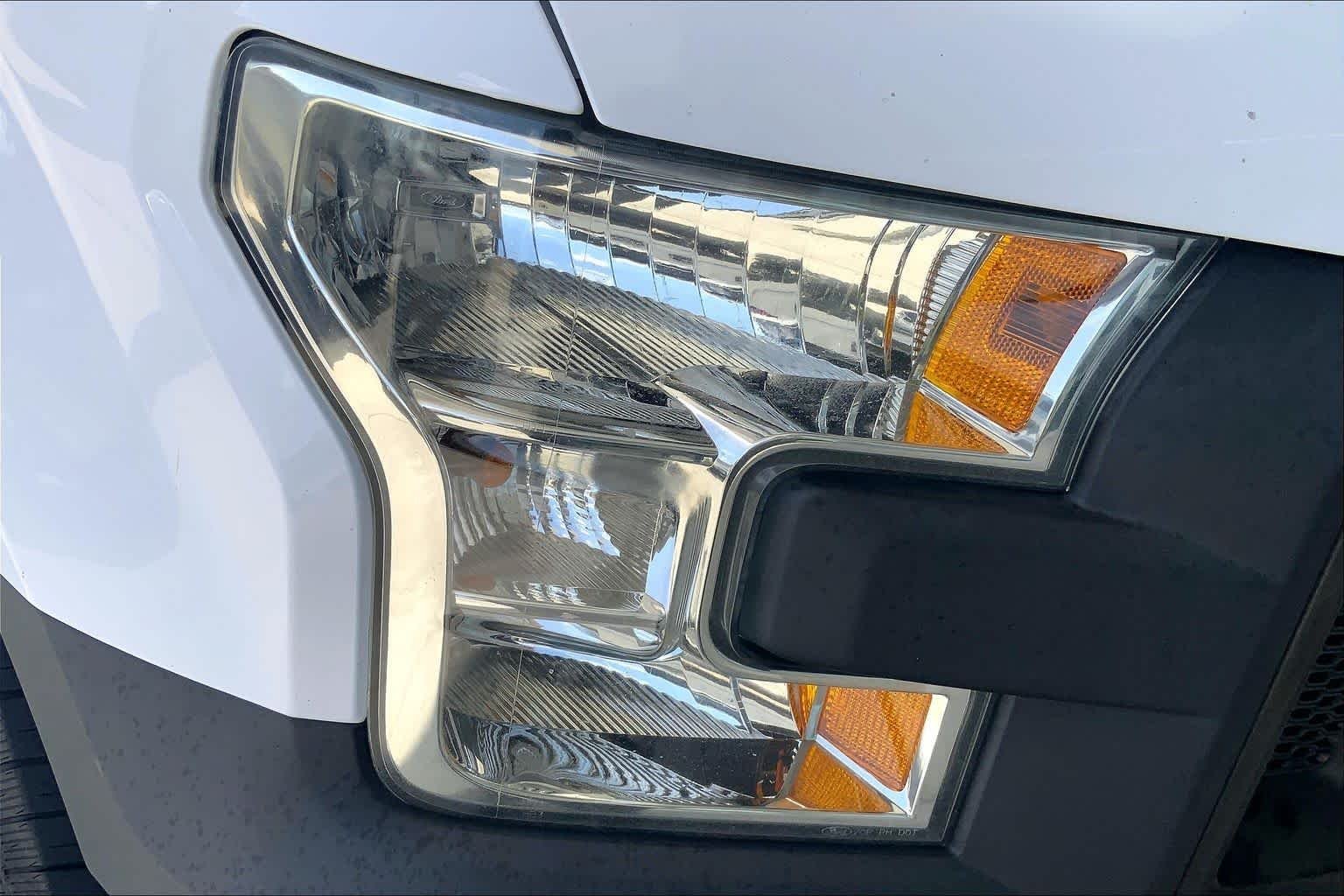 Used 2016 Oxford White Ford XL image 24
