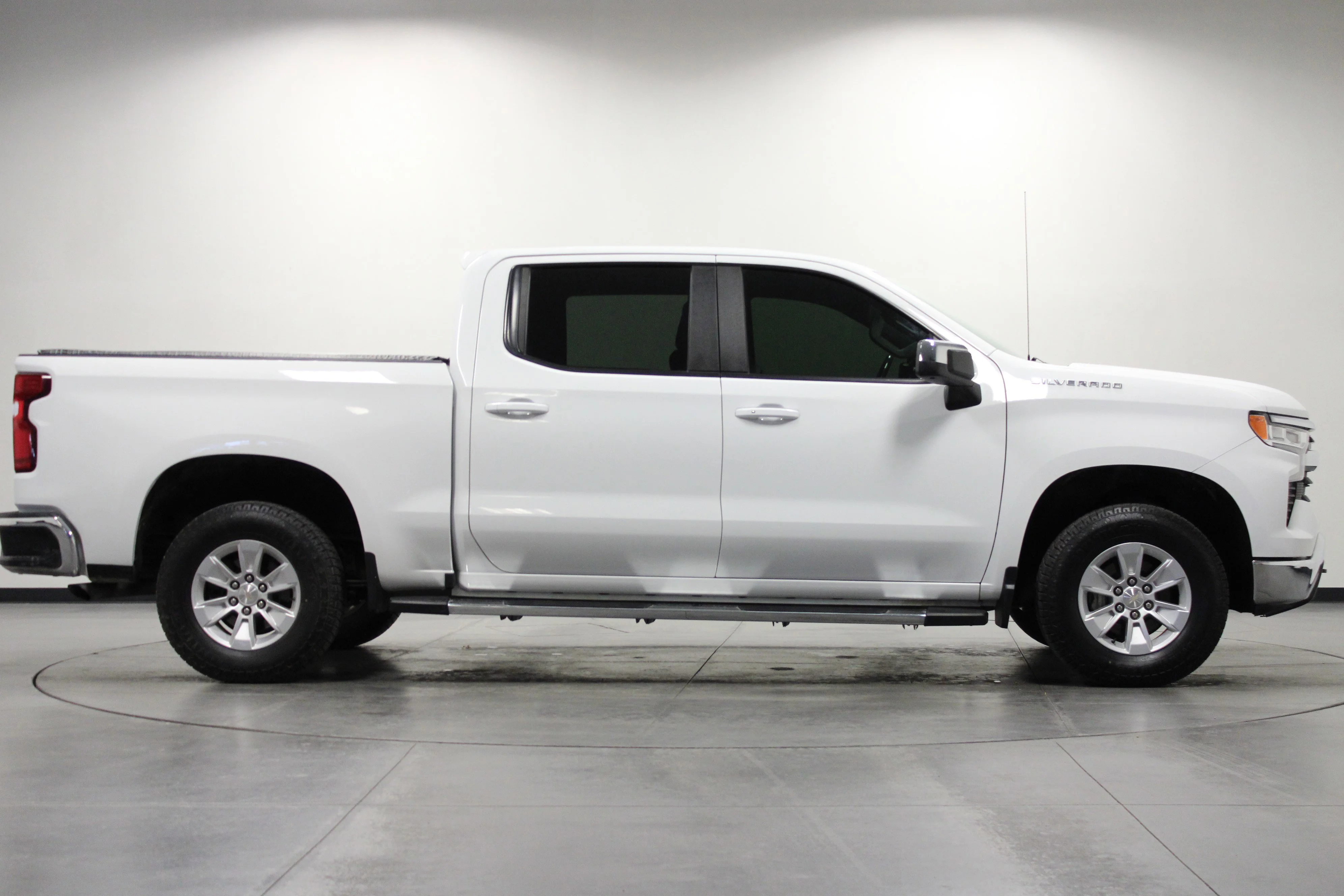 Used 2023 Summit White Chevrolet LT image 3