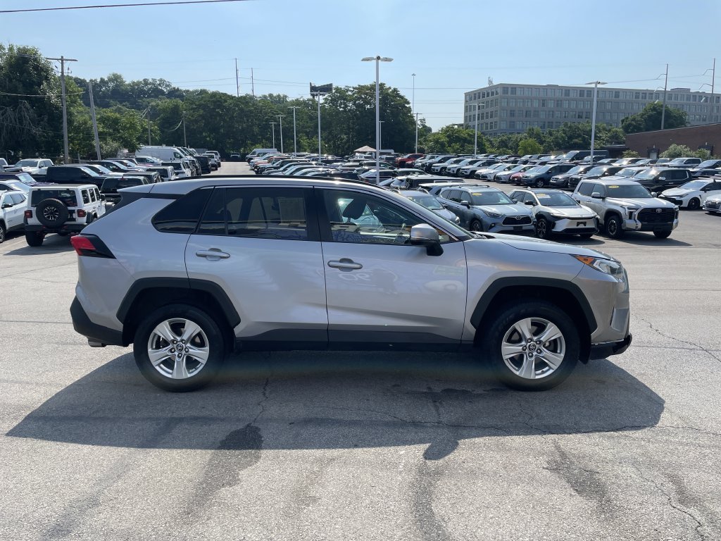Used 2019 Silver Toyota XLE image 7