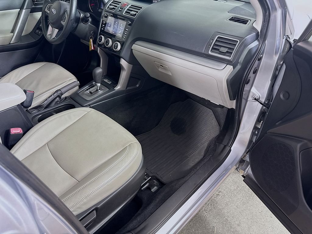 Used 2017 Ice Silver Metallic Subaru Premium image 27