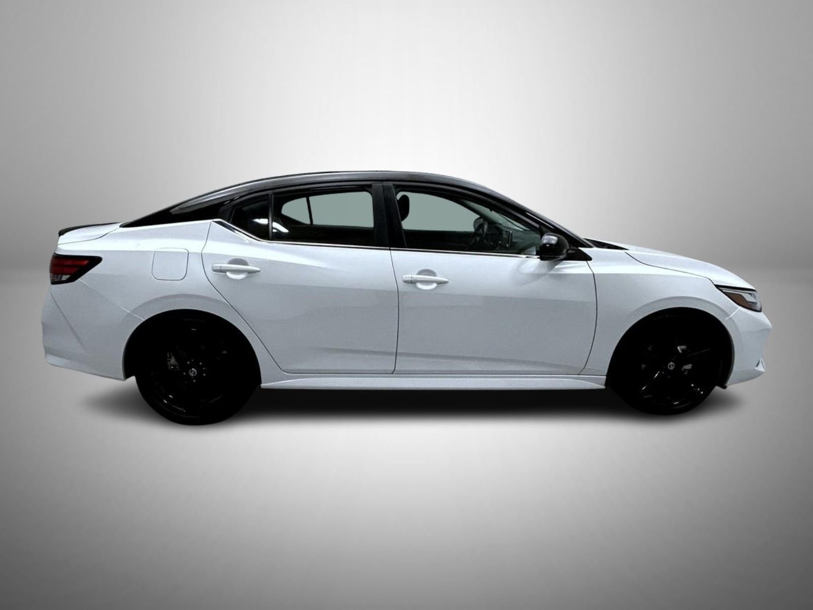 Certified Used 2023 White Nissan SR image 4