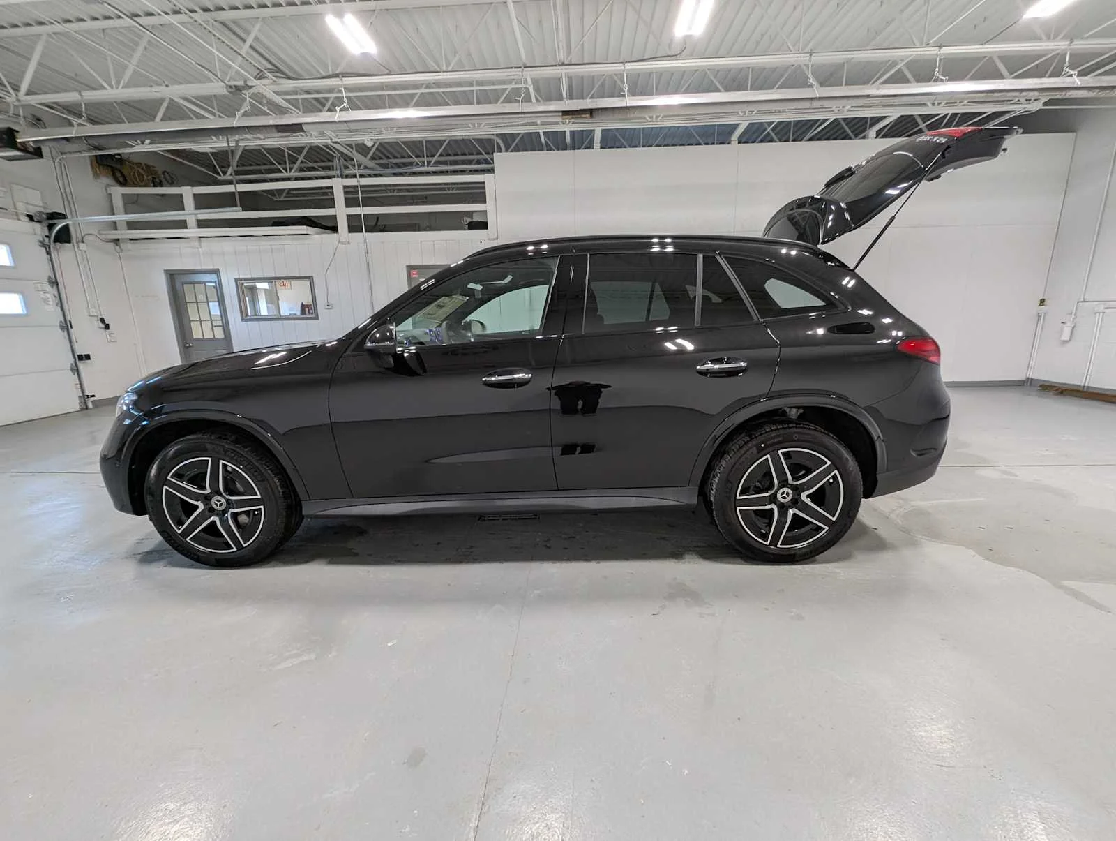 Certified Used 2026 Obsidian Black Metallic Mercedes-Benz GLC 300 image 10
