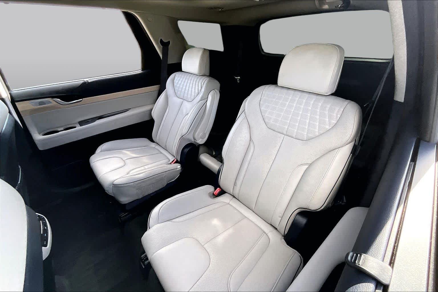 Used 2024 Moonlight Cloud Hyundai Limited image 19