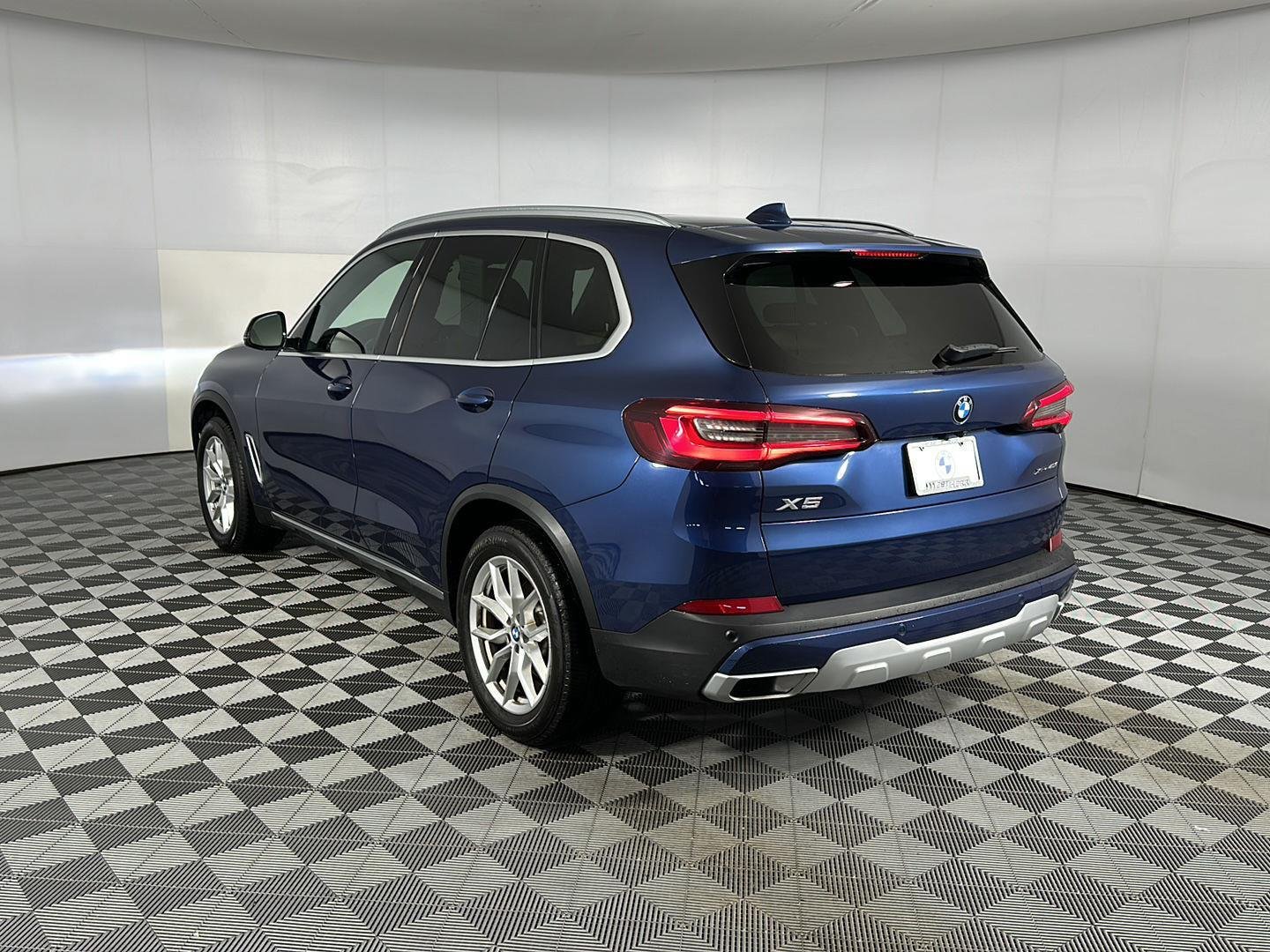 Used 2022 Phytonic Blue Metallic BMW xDrive40i image 29