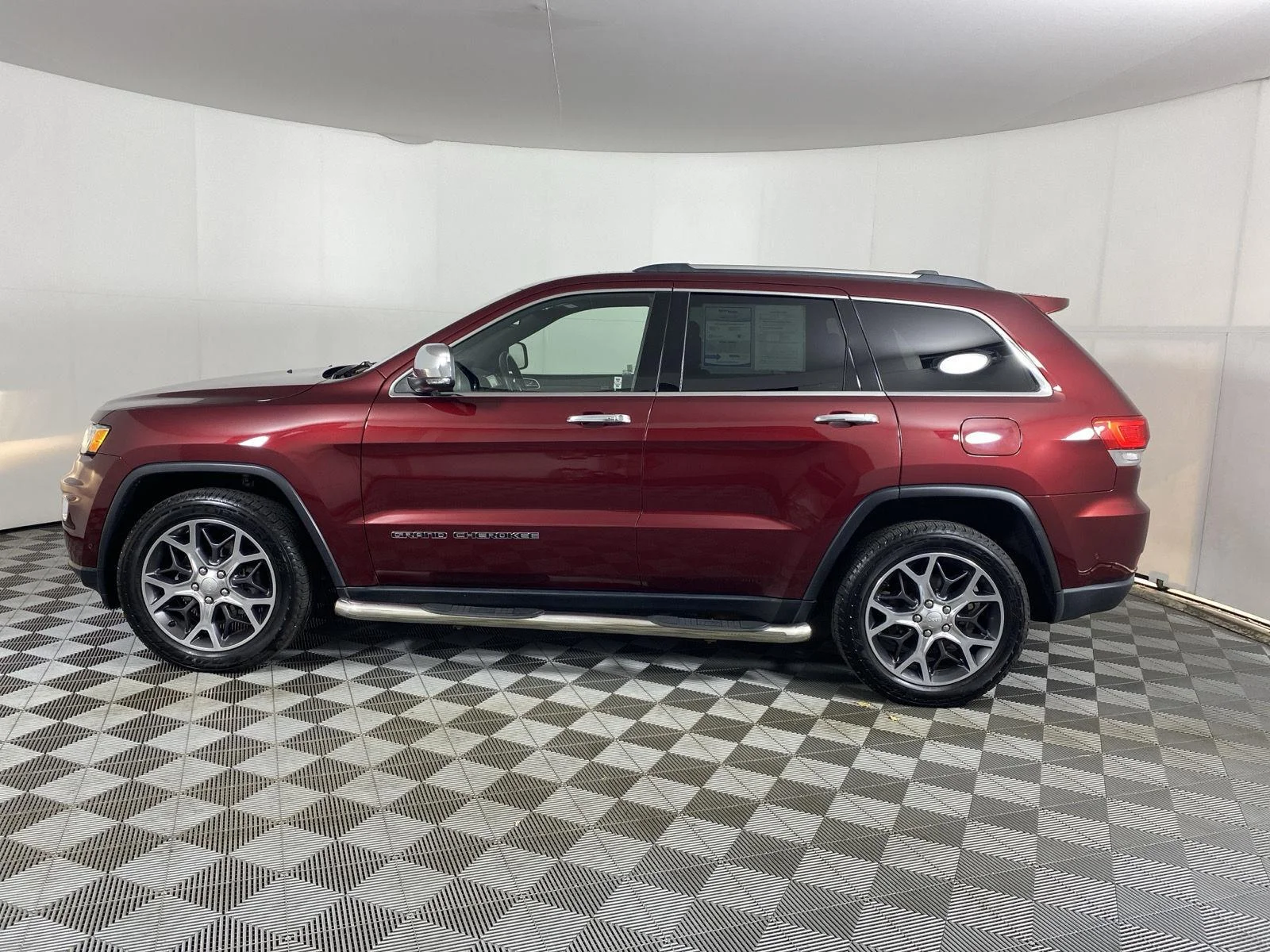 Used 2019 Velvet Red Pearlcoat Jeep Limited image 4