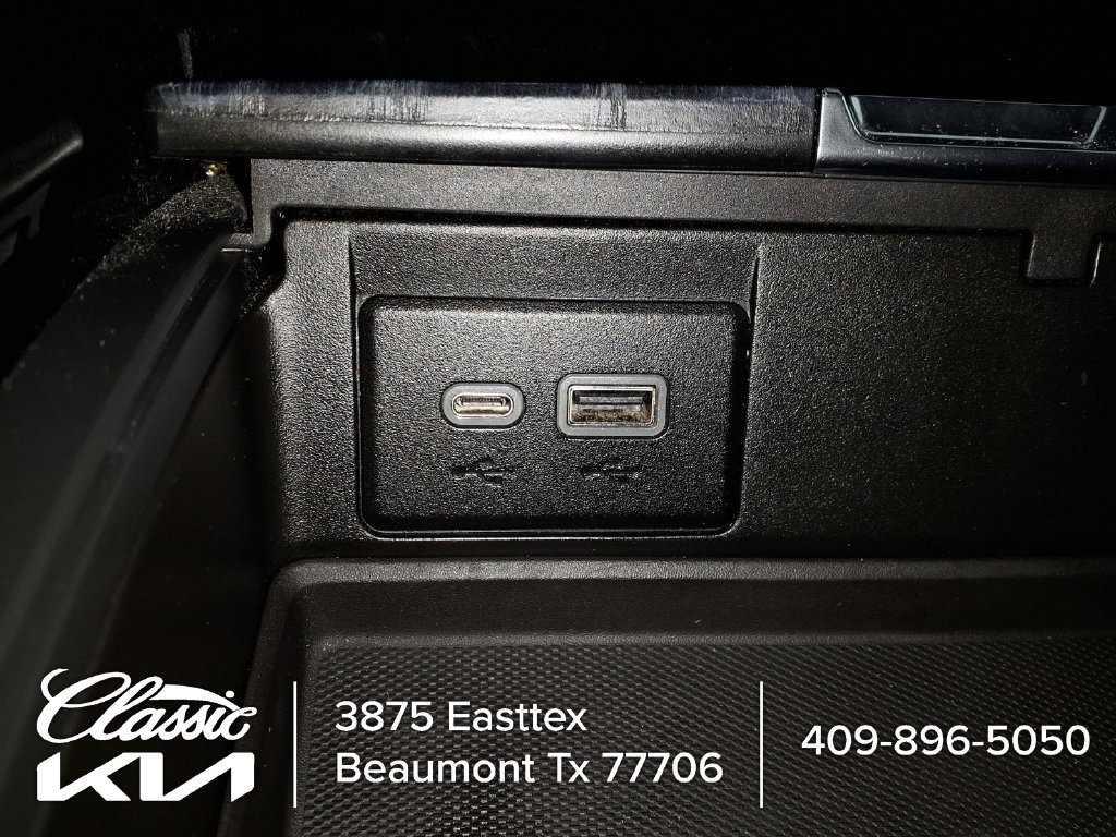 Used 2021 White GMC Denali image 25